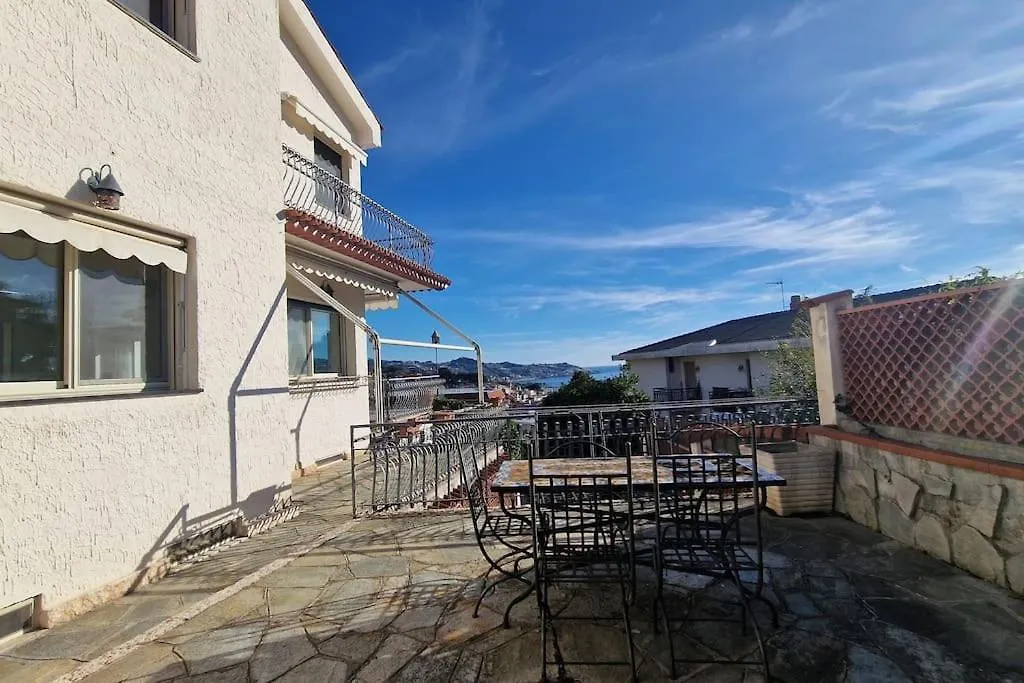 アパート Wh - Villa - Vista Mare - Doppio Parcheggio Privato - Wifi サンレモ
